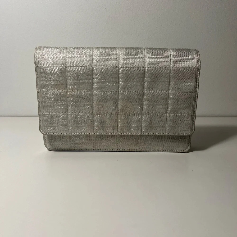 CHANEL | White Crossbody Bag